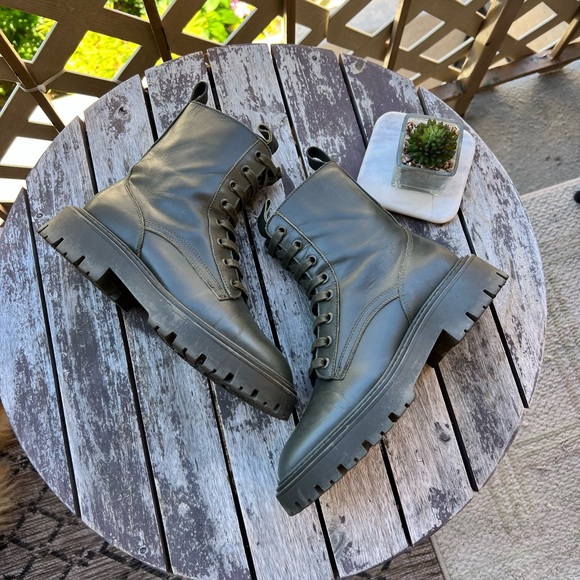 FREE Zara low heel laced leather ankle boots - Picture 7 of 11